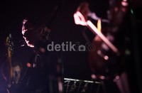 Sigur Ros menutup konser tersebut dengan lagu berjudul 'Popplagio'.