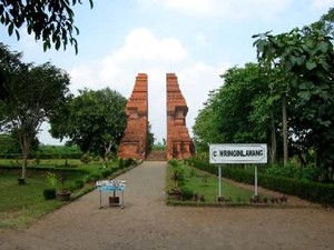 Wisata Sejarah ke Majapahit