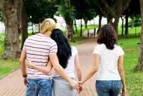 Uring-uringan Gara-gara Mimpi Pasangan Selingkuh itu Normal