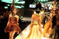 Mini dress dan gaun malam dengan rasa dan sentuhan modern Exotica Papua tak lupa ia tunjukan.