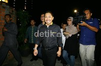 Meski santai, Anis yang didampingi pimpinan partai tetap tegas menentukan langkah hukum terkait KPK.