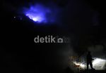 Memburu Api Biru di Kawah Ijen