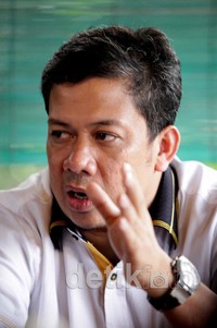 Pemanggilan beberapa perempuan cantik terkait kasus ini, dinilai anggota komisi VII DPR ini sebagai salah satu upaya pembentukan opini buruk pada PKS. Itu perempuan cantik. Mau menciptakan opini PKS dekat dengan artis dan perempuan cantik, katanya.