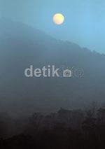Memburu Api Biru di Kawah Ijen