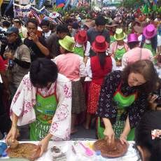 Mahasiswi asal Slovakia Antusias Ikut Festival Rujak Uleg