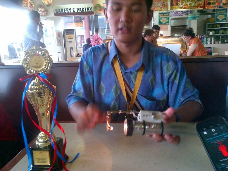 Detektor Telur Busuk Karya Siswa Indonesia Curi Perhatian Dunia Detektor Telur Busuk Karya Siswa Indonesia Curi Perhatian Dunia