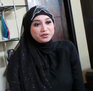 Sefti, Istri Muda Fathanah Tak Kenal dengan Dewi Kirana
