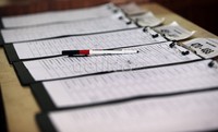 Ada juga yang hanya mengisi daftar hadir, mengikuti sidang sebentar kemudian pergi.