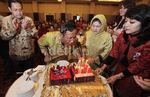 Akbar Tandjung Dapat Kue Ultah Mahfud MD