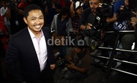 Anis Matta masuk ke lobby KPK. Lamhot Aritonang/detikFoto.