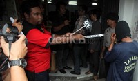 Polisi pun menggelar rekonstruksi pencurian sekaligus pembunuhan tersebut.