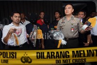 Kapolres Jakarta Utara Kombespol Mohammad Iqbal dan Kasat Reskrim AKBP Daddy Hartadi menunjukkan barang bukti dan tersangka kasus pencurian disertai dengan pembunuhan.