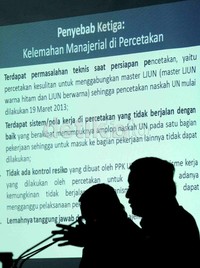 Dalam layar lebar, Mendikbud M. Nuh juga menyalahkan pihak percetakan yang tidak profesional sehingga UN tingkat SMA terlambat di 11 provinsi.