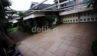 Rumah berlantai dua tersebut tampak sepi. Lamhot Aritonang/detikFoto.