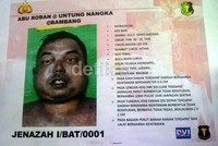 Abu Roban alias Bambang Nangka alias Untung yang tewas dalam penyergaban di Batang, Jawa Tengah. Ciri-ciri fisik Abu Roban antara lain dahi kanan terdapat daerah kehitaman berdiameter 0,5 cm, lengan atas kiri sisi luar terdapat jaringan parut berbentuk tidak beraturan berwarna pucat dari jaringan sekitar.