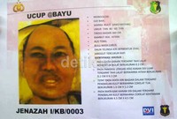 Beberapa ciri-ciri fisik Ucup alias Bayu adalah dada kanan terdapat tahi lalat bulat berukuran 0,2 cm, pangkal lengan atas kanan sisi luar terdapat tahi lalat hiram berukuran 0,2cm x 0,2cm, dan mata kiri bagian dalam terdapat penebalan kulit coklat tua berukuran 1,5cm x 1,2 cm.