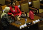 Tampil Menyala, Venna Melinda Hadiri Rapat Paripurna