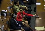 Tampil Menyala, Venna Melinda Hadiri Rapat Paripurna