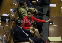 Ia langsung keluar dan menghilang meski Rapat Paripurna masih berlangsung.