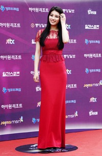 Suzy 'miss A' sukses mencuri perhatian. Reuters/TenAsia/Lee Jin Hyuk.