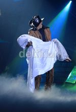 Seram! Deddy Corbuzier Dikelilingi Zombie