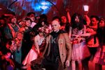 Seram! Deddy Corbuzier Dikelilingi Zombie
