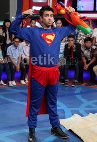 Ketika Raffi Ahmad berubah jadi Superman. (dok. detikHOT)