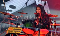 Aksi kolaborasi Kikan dan JP si drummer cilik. Noel/detikHOT.