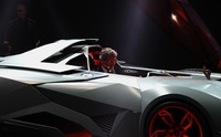 CEO Lamborghini Stephan Winkelmann mengendarai Egoista dalam pesta ultah 50 tahun Lamborghini di Bologna, Milan. (dok Lamborghini)