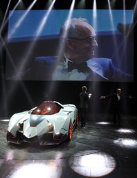 Kepala Desain VW Water De Silva. Kenapa mobil ini dibuat untuk orang kaya yang egois? Karena mobil ini hanya memiliki satu kursi saja, yaitu untuk pengendaranya saja. Itu saja alasannya. (dok Lamborghini)
