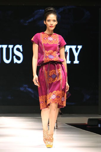 Jakarta, Indonesia - 12 Mei, 2013. Stephanus Hamy Nusa Tenggara Barat to Nusa Tenggara Timur. Jakarta Fashion & Food Festival 2013. at Grand Ballroom Harris Hotel. Kelapa Gading. Jakarta. [Foto: Mohammad Abduh/Wolipop]