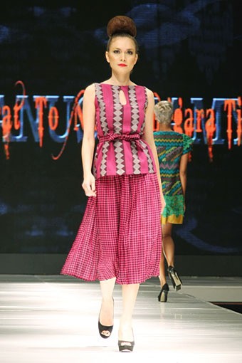 Jakarta, Indonesia - 12 Mei, 2013. Stephanus Hamy Nusa Tenggara Barat to Nusa Tenggara Timur. Jakarta Fashion & Food Festival 2013. at Grand Ballroom Harris Hotel. Kelapa Gading. Jakarta. [Foto: Mohammad Abduh/Wolipop]