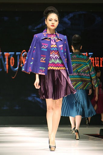 Jakarta, Indonesia - 12 Mei, 2013. Stephanus Hamy Nusa Tenggara Barat to Nusa Tenggara Timur. Jakarta Fashion & Food Festival 2013. at Grand Ballroom Harris Hotel. Kelapa Gading. Jakarta. [Foto: Mohammad Abduh/Wolipop]