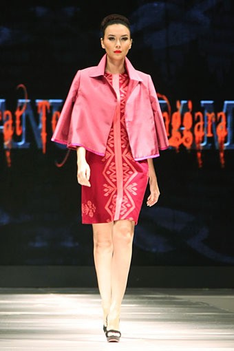 Jakarta, Indonesia - 12 Mei, 2013. Stephanus Hamy Nusa Tenggara Barat to Nusa Tenggara Timur. Jakarta Fashion & Food Festival 2013. at Grand Ballroom Harris Hotel. Kelapa Gading. Jakarta. [Foto: Mohammad Abduh/Wolipop]