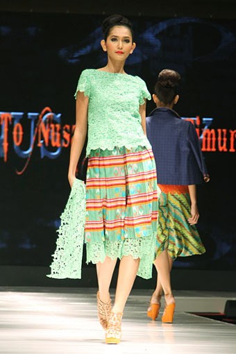 Jakarta, Indonesia - 12 Mei, 2013. Stephanus Hamy Nusa Tenggara Barat to Nusa Tenggara Timur. Jakarta Fashion & Food Festival 2013. at Grand Ballroom Harris Hotel. Kelapa Gading. Jakarta. [Foto: Mohammad Abduh/Wolipop]