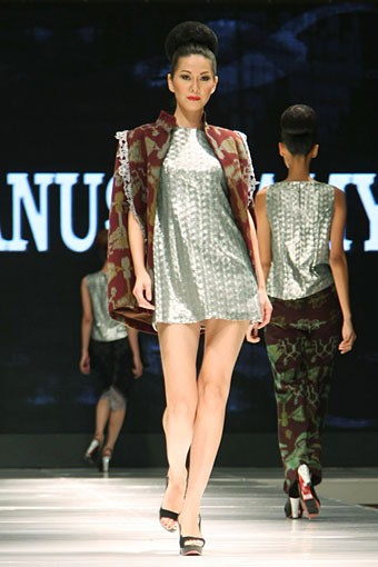 Jakarta, Indonesia - 12 Mei, 2013. Stephanus Hamy Nusa Tenggara Barat to Nusa Tenggara Timur. Jakarta Fashion & Food Festival 2013. at Grand Ballroom Harris Hotel. Kelapa Gading. Jakarta. [Foto: Mohammad Abduh/Wolipop]