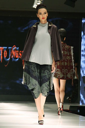 Jakarta, Indonesia - 12 Mei, 2013. Stephanus Hamy Nusa Tenggara Barat to Nusa Tenggara Timur. Jakarta Fashion & Food Festival 2013. at Grand Ballroom Harris Hotel. Kelapa Gading. Jakarta. [Foto: Mohammad Abduh/Wolipop]