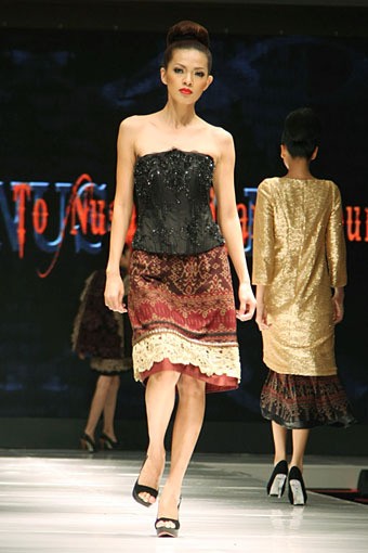 Jakarta, Indonesia - 12 Mei, 2013. Stephanus Hamy Nusa Tenggara Barat to Nusa Tenggara Timur. Jakarta Fashion & Food Festival 2013. at Grand Ballroom Harris Hotel. Kelapa Gading. Jakarta. [Foto: Mohammad Abduh/Wolipop]