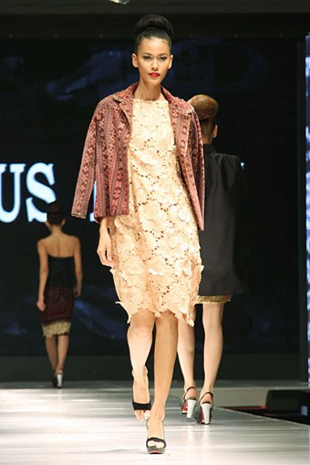 Jakarta, Indonesia - 12 Mei, 2013. Stephanus Hamy Nusa Tenggara Barat to Nusa Tenggara Timur. Jakarta Fashion & Food Festival 2013. at Grand Ballroom Harris Hotel. Kelapa Gading. Jakarta. [Foto: Mohammad Abduh/Wolipop]