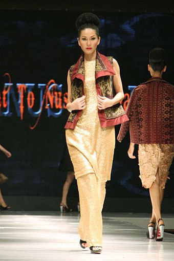 Jakarta, Indonesia - 12 Mei, 2013. Stephanus Hamy Nusa Tenggara Barat to Nusa Tenggara Timur. Jakarta Fashion & Food Festival 2013. at Grand Ballroom Harris Hotel. Kelapa Gading. Jakarta. [Foto: Mohammad Abduh/Wolipop]