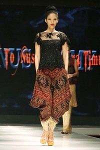 Jakarta, Indonesia - 12 Mei, 2013. Stephanus Hamy Nusa Tenggara Barat to Nusa Tenggara Timur. Jakarta Fashion & Food Festival 2013. at Grand Ballroom Harris Hotel. Kelapa Gading. Jakarta. [Foto: Mohammad Abduh/Wolipop]