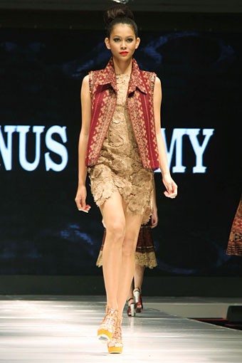 Jakarta, Indonesia - 12 Mei, 2013. Stephanus Hamy Nusa Tenggara Barat to Nusa Tenggara Timur. Jakarta Fashion & Food Festival 2013. at Grand Ballroom Harris Hotel. Kelapa Gading. Jakarta. [Foto: Mohammad Abduh/Wolipop]