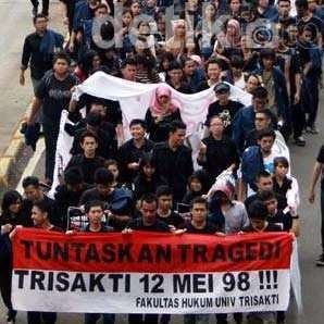 15 Tahun Tragedi Mei, Bagaimana Penuntasan Kasus Hukumnya?