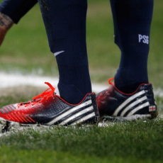 Sepatu-Sepatu Modern Berteknologi Mutakhir
