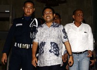 Rahmat keluar gedung KPK seusai diperiksa penyidik. Lamhot Aritonang/detikFoto.
