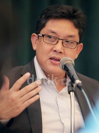 Ali Masykur memberi sambutan dalam diskusi tarik-ulur harga BBM. ISNU menyatakan kebimbangan pemerintah membuat keresahan sosial dan hanya menguntungkan para spekulan.