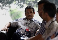 Rahmat Yasin menunggu di loby KPK sebelum diperiksa penyidik KPK. Lamhot Aritonang/detikFoto.