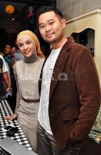 Rachel didampingi sang suami. Noel/detikHOT.