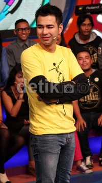 Senyuman Raffi Ahmad. Gusmun/detikFoto.