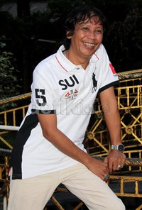 Dengan gayanya yang ceplas-ceplos khas Betawi, ia pun mengisahkan kesibukannya selama ini.